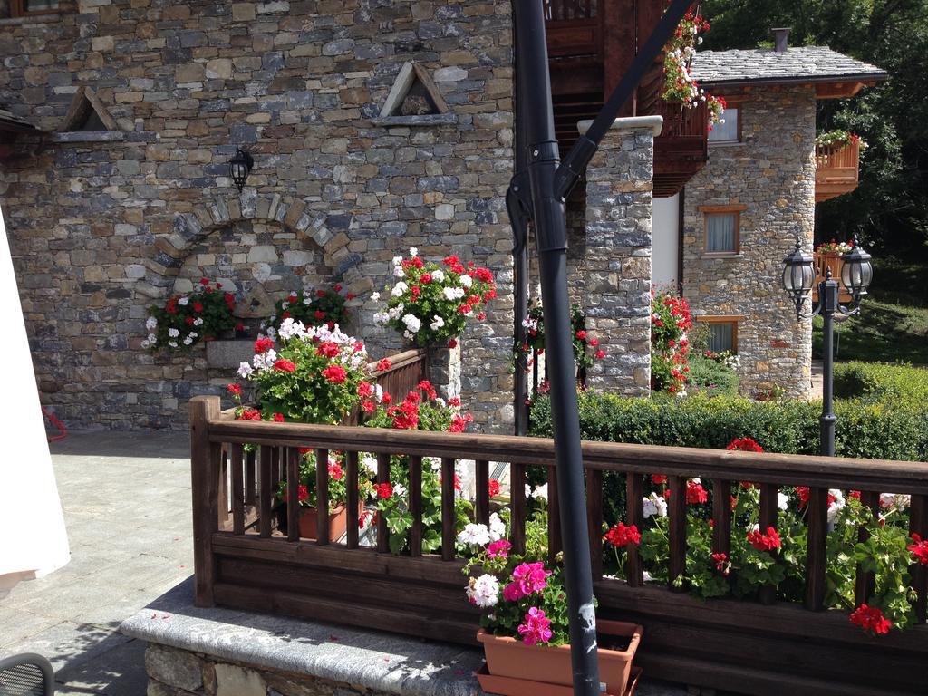 Les Combes Hotel La Salle Exterior photo