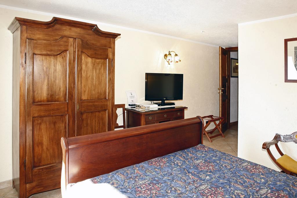 Les Combes Hotel La Salle Room photo