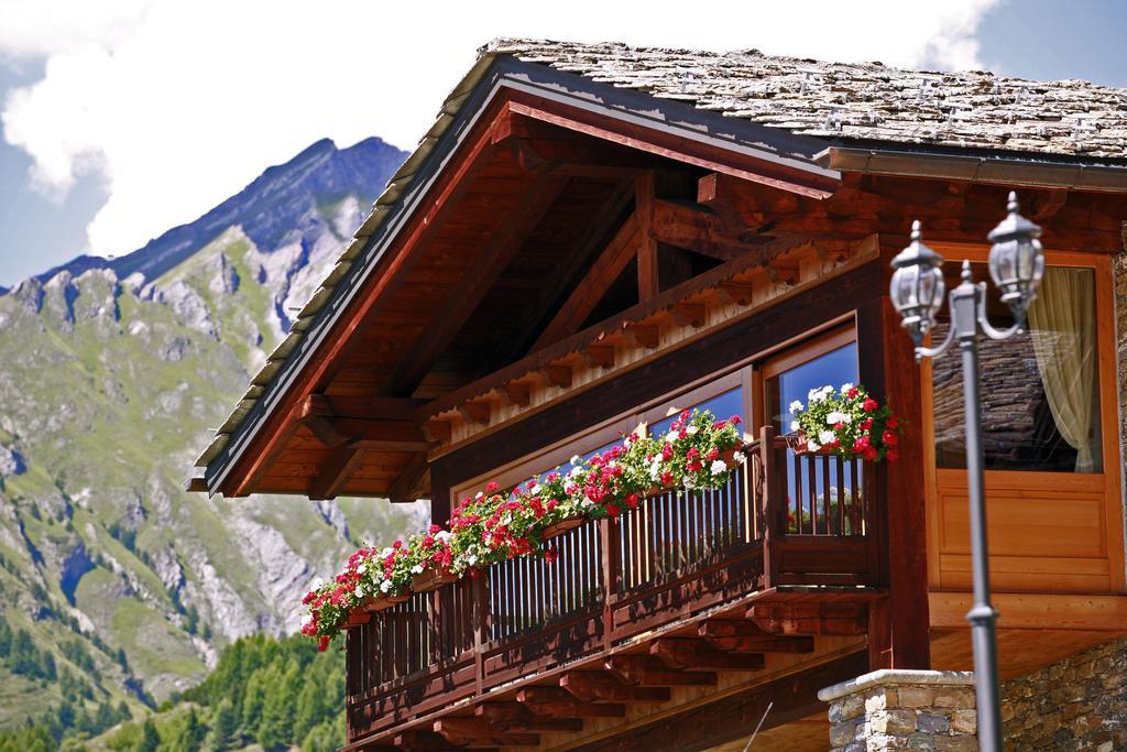 Les Combes Hotel La Salle Exterior photo