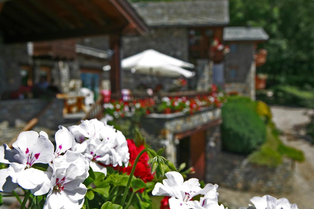 Les Combes Hotel La Salle Exterior photo