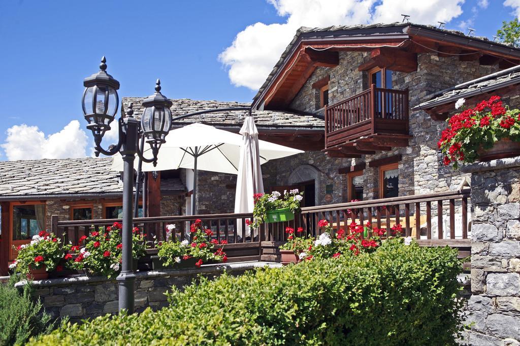 Les Combes Hotel La Salle Exterior photo