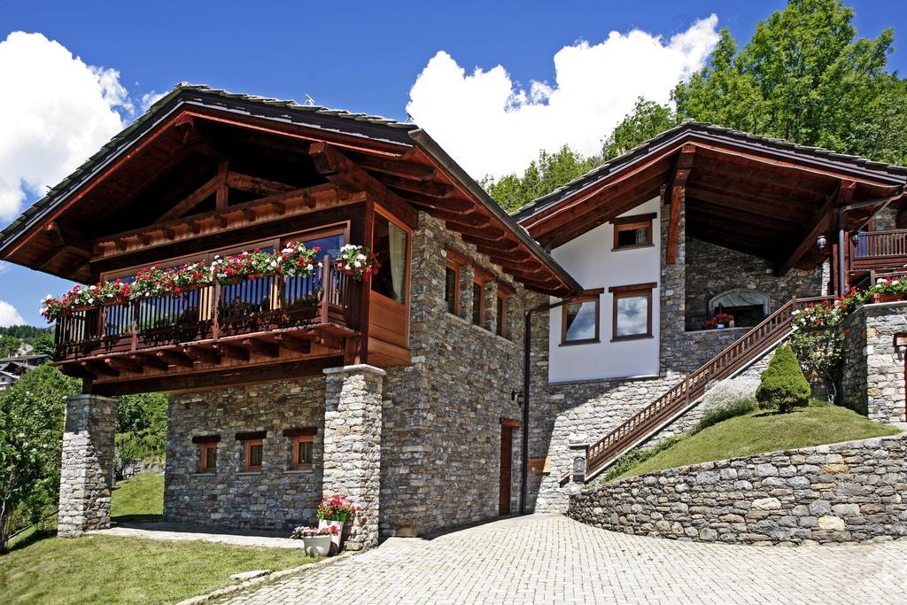 Les Combes Hotel La Salle Exterior photo