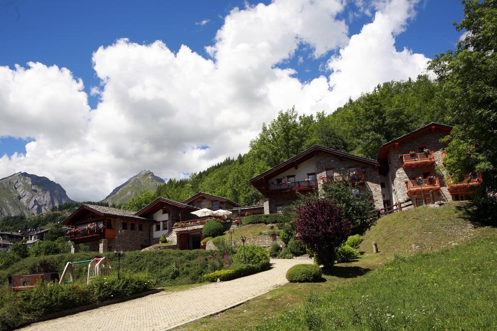 Les Combes Hotel La Salle Exterior photo