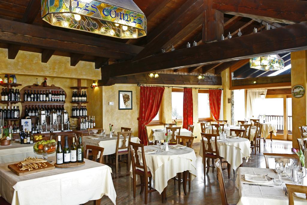 Les Combes Hotel La Salle Exterior photo