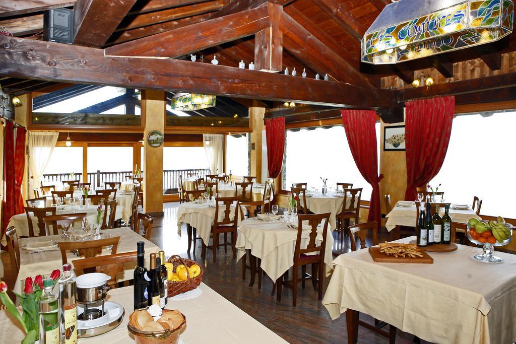 Les Combes Hotel La Salle Exterior photo