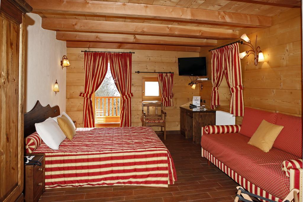 Les Combes Hotel La Salle Exterior photo