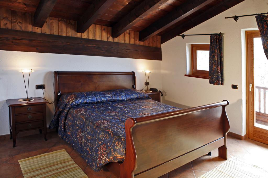Les Combes Hotel La Salle Room photo