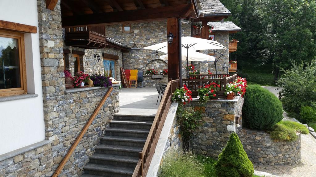Les Combes Hotel La Salle Exterior photo