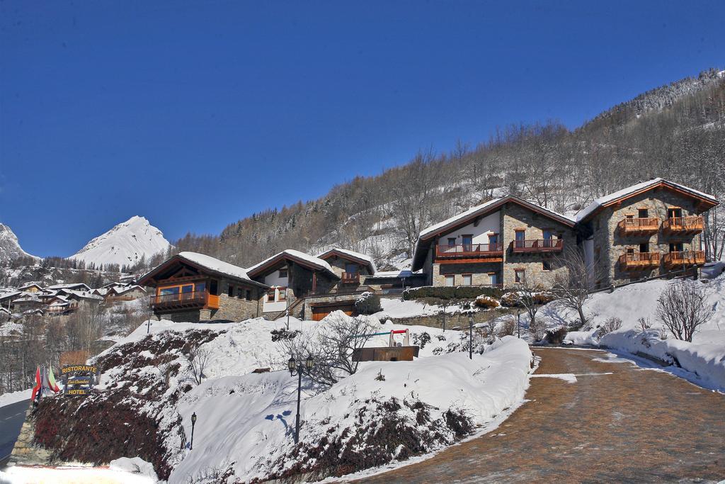 Les Combes Hotel La Salle Exterior photo