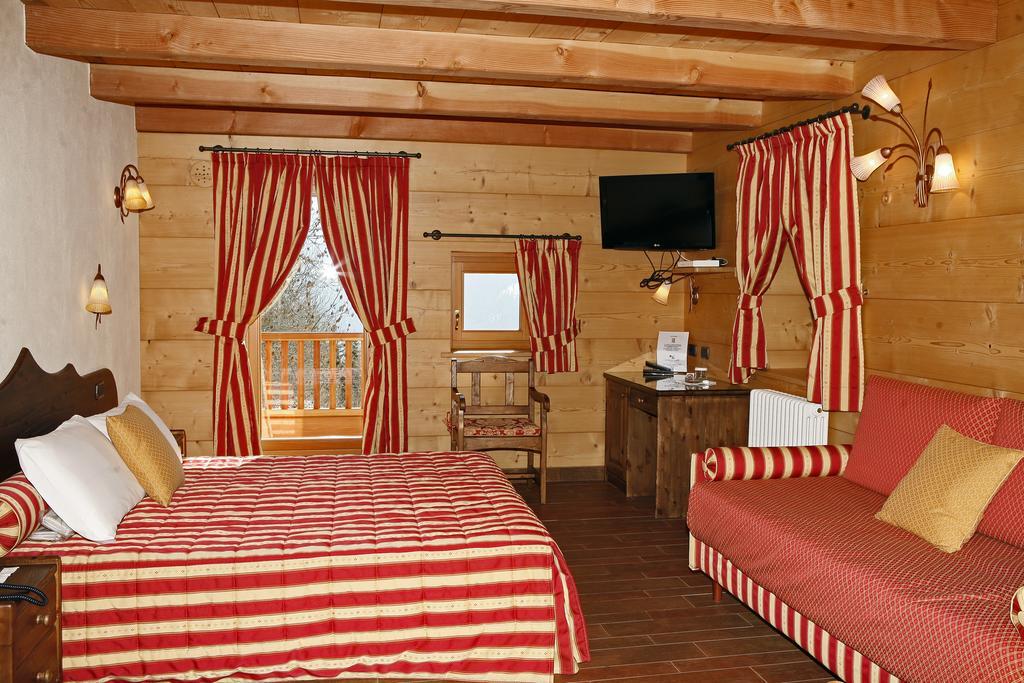 Les Combes Hotel La Salle Room photo
