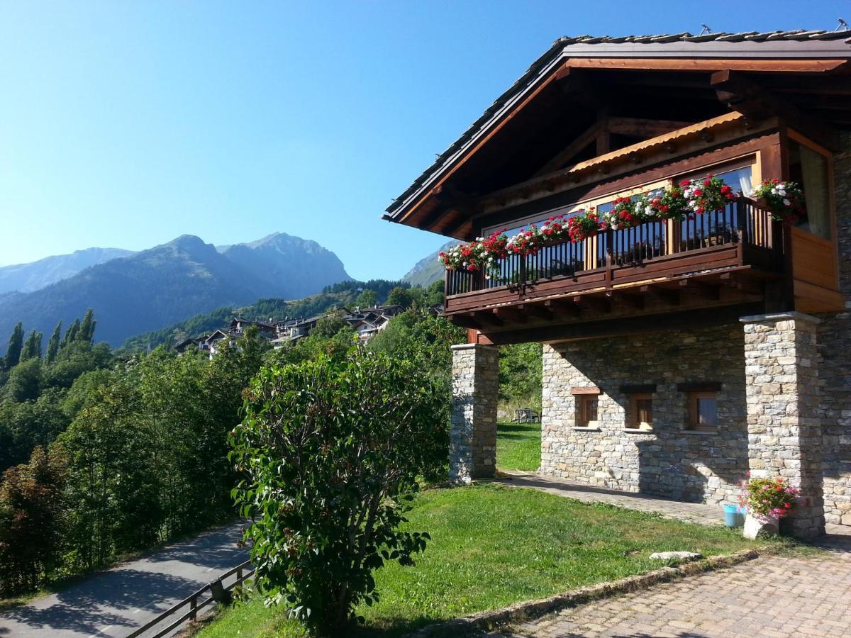 Les Combes Hotel La Salle Exterior photo